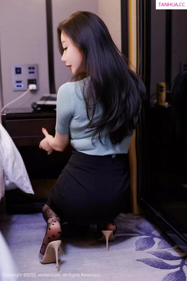   [XiuRen]高清写真图 2025.03.24 No.10060 心妍小公主 蓝色T恤第6张图片
